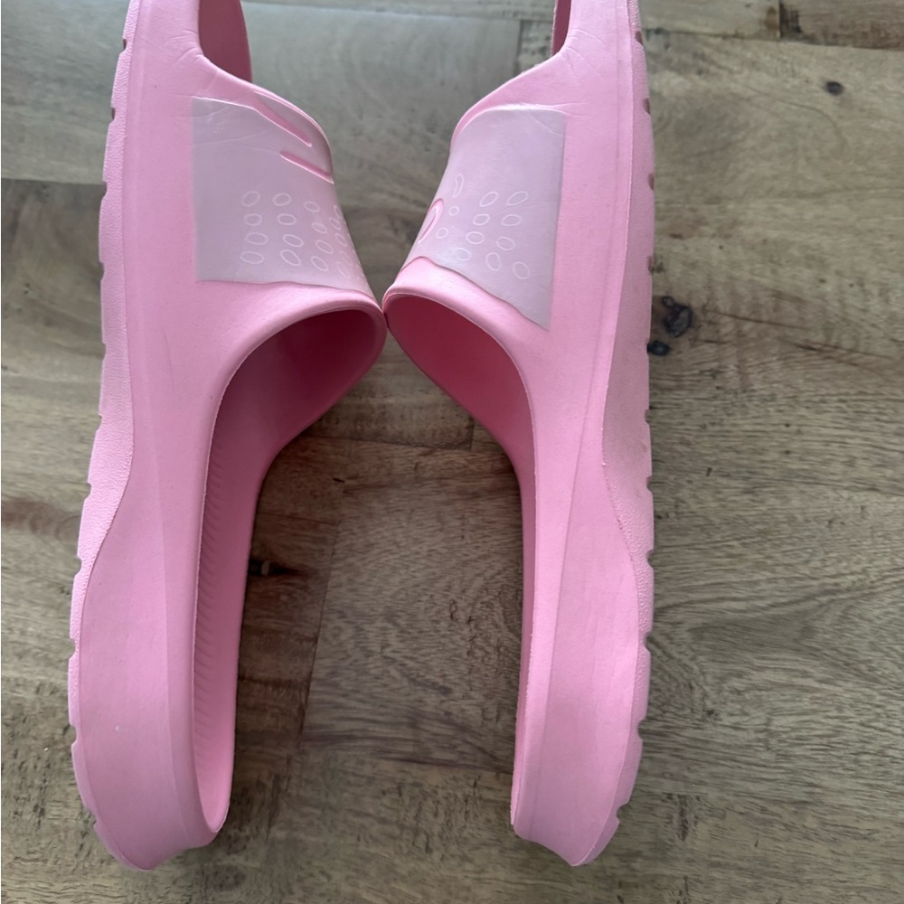 Lacoste Croco 2.0 Light Pink Slide Sandals - Picture 7 of 8